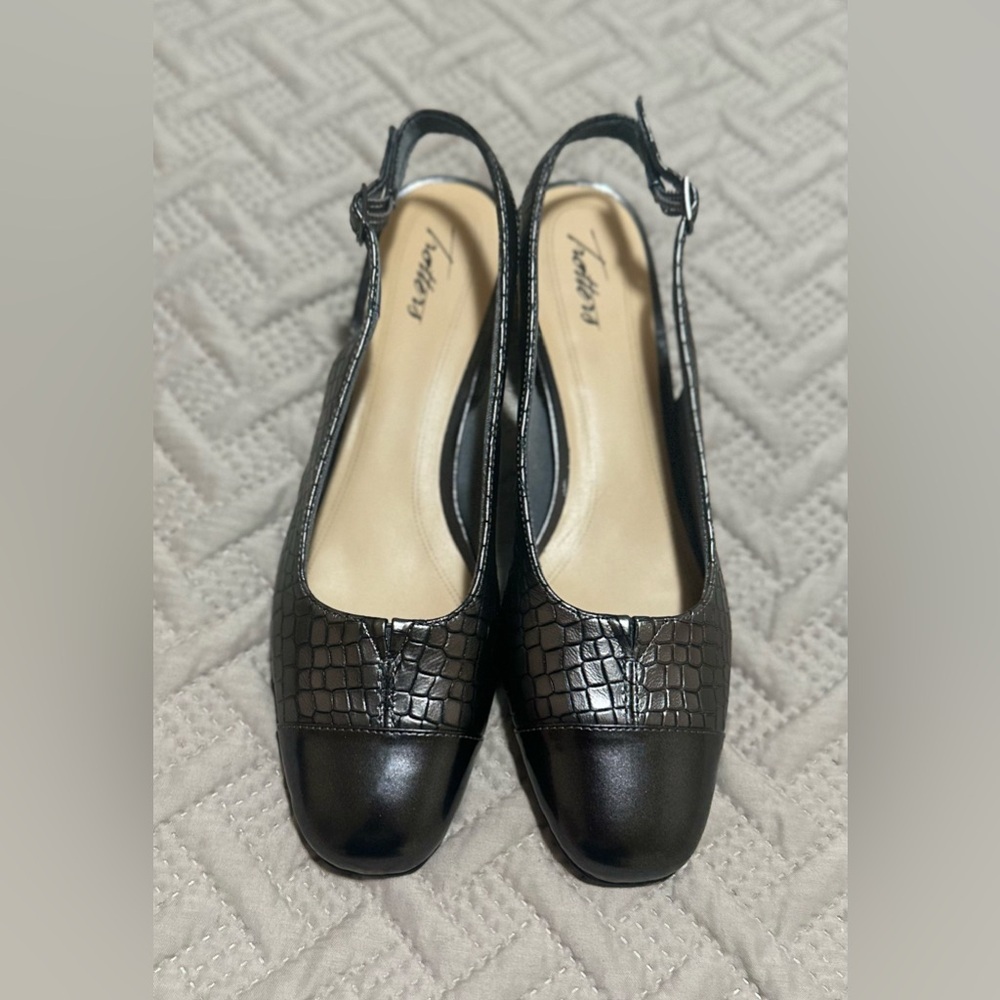 Women’s Trotters Pewter DEA Leather Croc Print Slingback Adjustable Pumps‎ 10N.